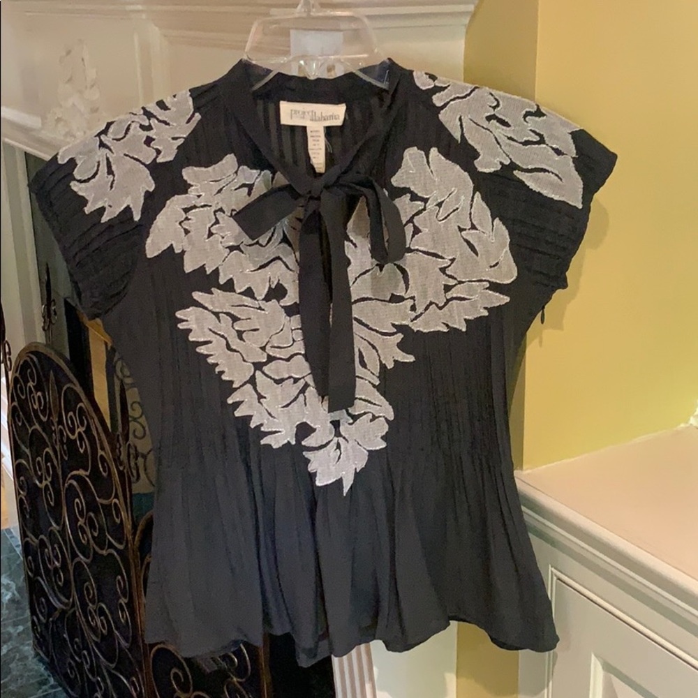 Anthropologie 100% silk tie shirt size 0